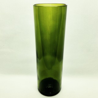 Florero verde hecho con botella de vidrio