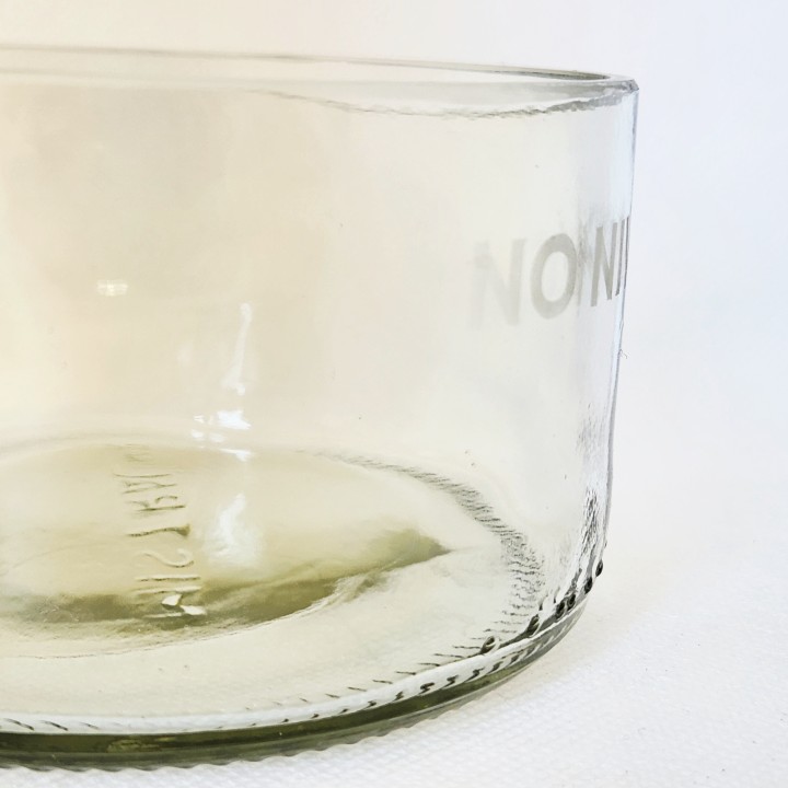 Pocillo hecho de botella de vidrio reciclada